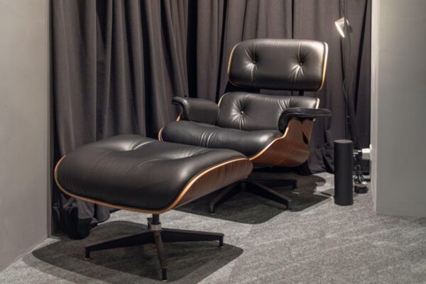 (產品圖說:Herman Miller Eames Lounge Chair and Ottoman)