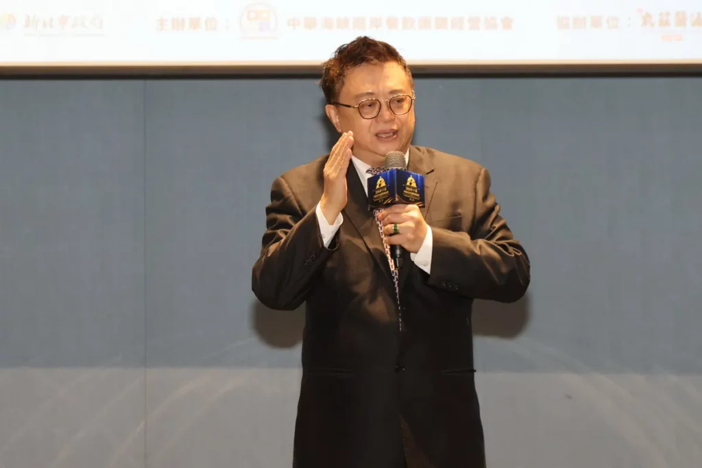 論壇在美食家梁幼祥博士的倡議與領導下，整合餐飲、觀光、學術、品牌經營與國際交流等各界專業社團，組成高峰論壇籌備委員會。