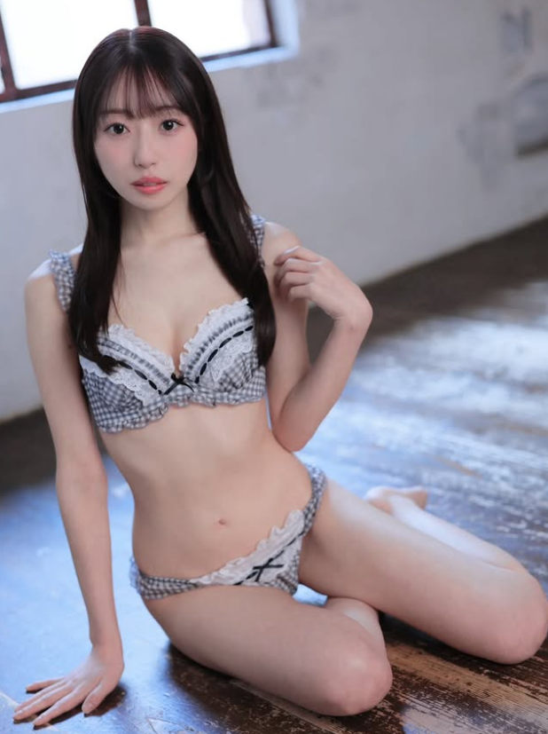 天神羽衣曾在福岡名產店工作,被譽為產地直送美少女。(圖/翻攝天神羽衣IG)