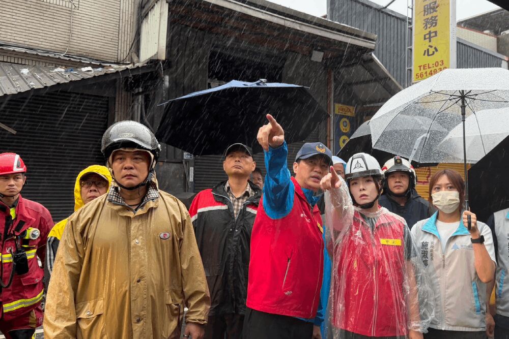 竹市瓦斯氣爆全力救援 高虹安清晨趕赴現勘指示代位求償協助善後 243 照片來源:新竹市政府