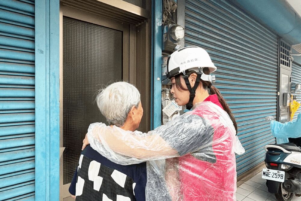 竹市瓦斯氣爆全力救援 高虹安清晨趕赴現勘指示代位求償協助善後 244 照片來源:新竹市政府