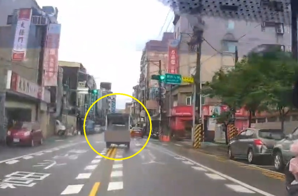揮刀攔垃圾車洩憤還涉毒駕 警1小時破車窗壓制逮37歲男 170 cnews204260609a13