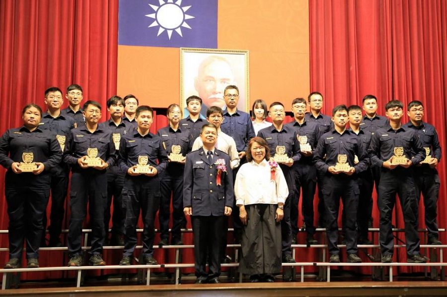 嘉市警察節慶祝大會 黃敏惠表揚績優警民力感謝守護城市安全