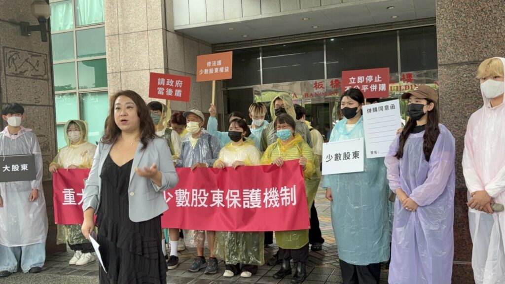律師施芸婷表示股東會將在6月12日召開，因此今天來金管會陳情，希望金管會能重視少數股東權益。（圖／記者鄭元毓翻攝）