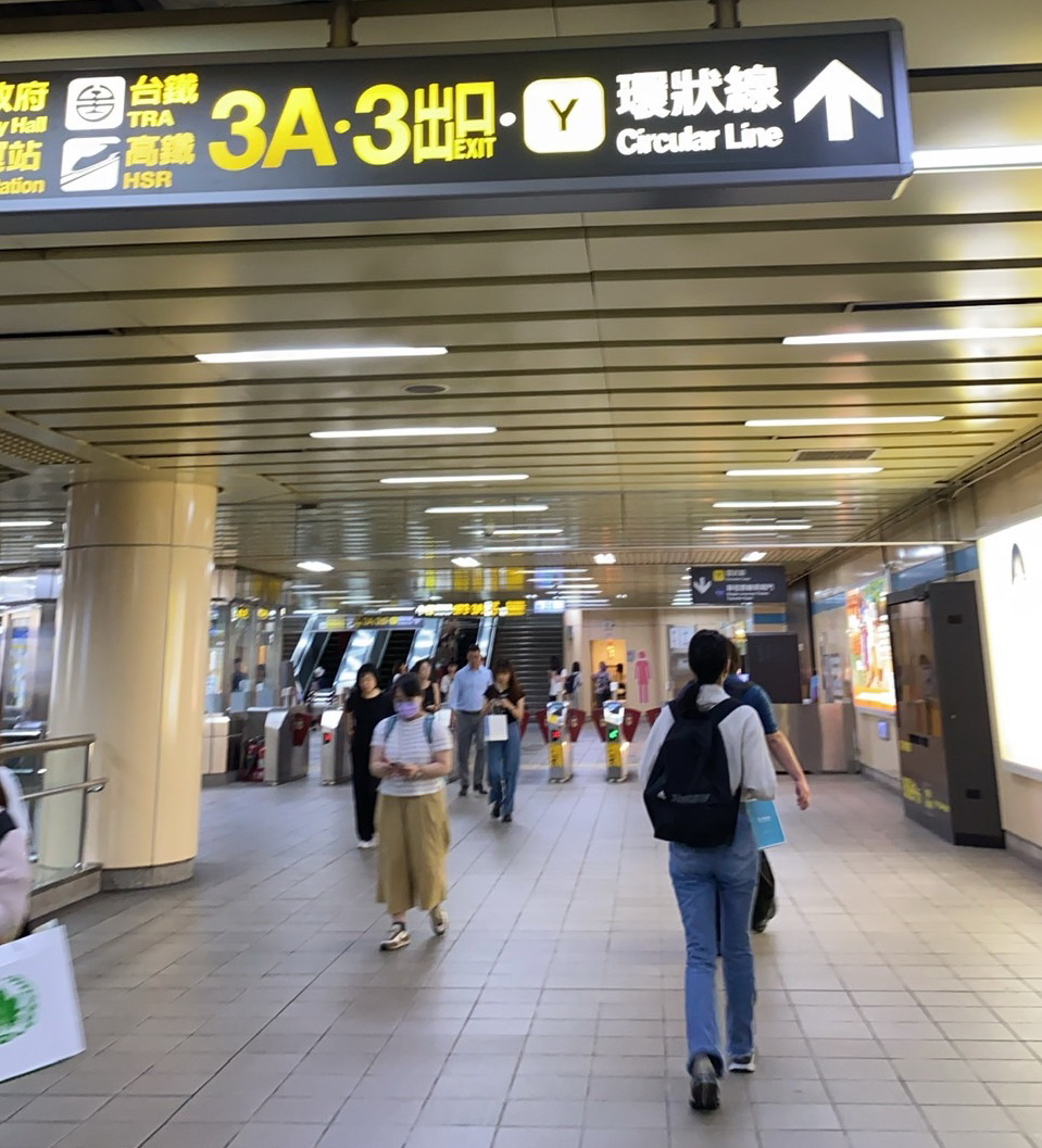 陳怡潔指出，既然新北市已開始朝多元消費方向邁進，擁有全國最完整悠遊卡系統的台北市，更應率先示範，讓敬老福利從「給得多」進一步走向「用得到」。(圖／記者翻攝)