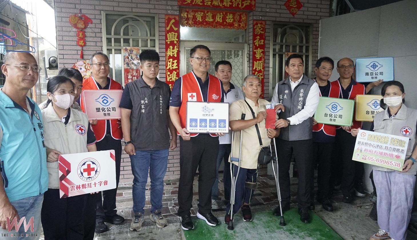 (有影片)/台塑四大企業冒雨送暖不停歇 端午前夕慰問1364戶弱勢家庭 - https://www.watchmedia01.com