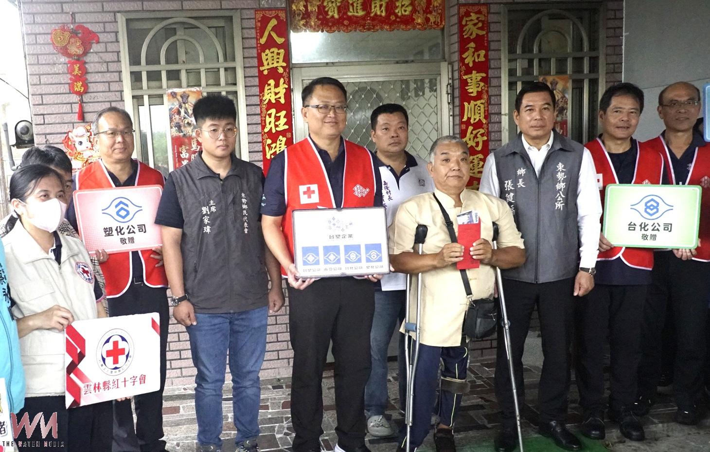 (有影片)/台塑四大企業冒雨送暖不停歇 端午前夕慰問1364戶弱勢家庭 - https://www.watchmedia01.com