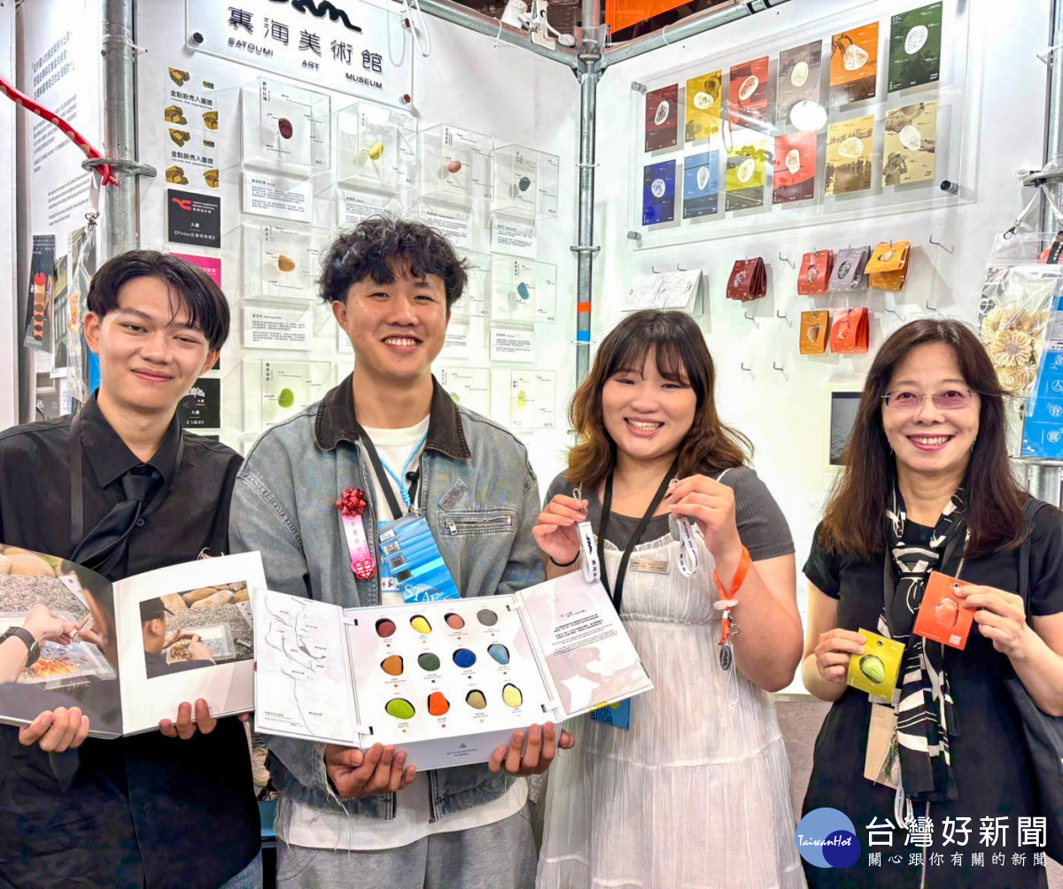 中原大學商業設計系於2026金點新秀設計獎獲15項獎項肯定，創下歷年最佳成績。(右1為指導老師張道本)