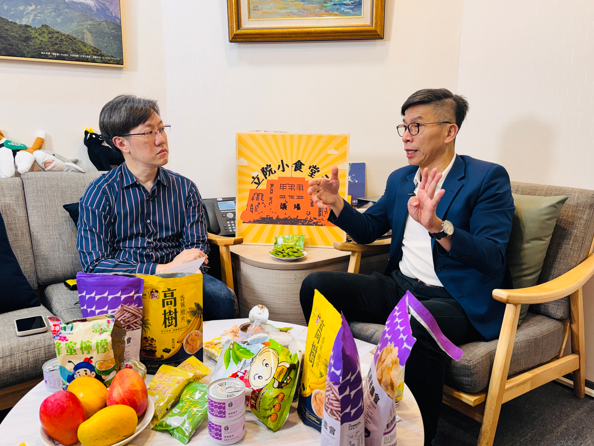 【立院小食堂3】「腹肌立委」理智斷線怎麼辦？鍾佳濱自曝靠「半夜看這節目」抗國會高壓