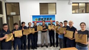 警民一家暖端午 鐵路警察之友會慰勞鐵警辛勞 8 MEITU 20260610 151549074 300x169 1