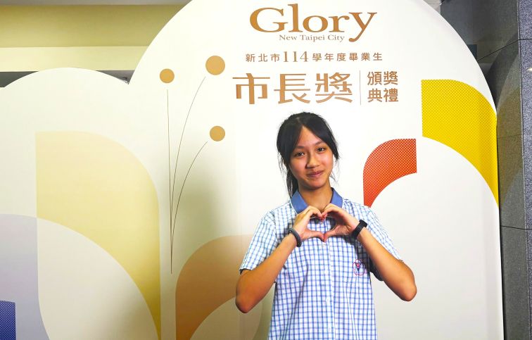 《圖說》三峽國中學生林榮美在老師一路鼓勵與陪伴下堅持到底，榮獲「設計基礎」職群佳績。〈教育局提供〉