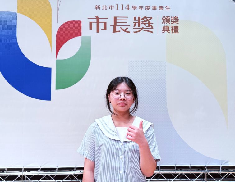 《圖說》正德國中王子欣同學於「觀賞植物栽培（花藝）」職群獲得第一名。〈教育局提供〉