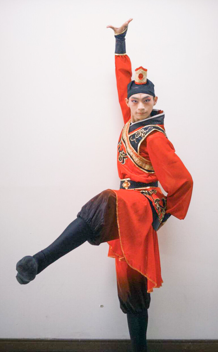 ▲舞蹈科楊廷燁每天在打工之餘苦練舞蹈,今年錄取北藝大、臺藝大、國立臺灣體育運動大。(圖/中華藝校提供)