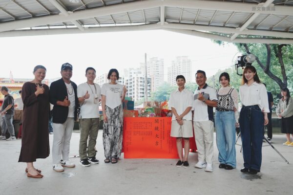 演員大合照(左起):莉芙·烏娃兒、Sakinu撒基努、范逸臣、Luji黃莉、張本渝、民雄、游君萍、小薰(黃瀞怡)共同出席開鏡儀式