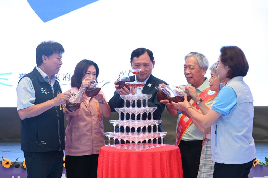 ∆為弘揚婚姻價值、表彰長年攜手相伴的夫妻楷模，臺東縣政府於今(10)日隆重舉辦115年度金鑽婚表揚活動。（圖／臺東縣政府提供）