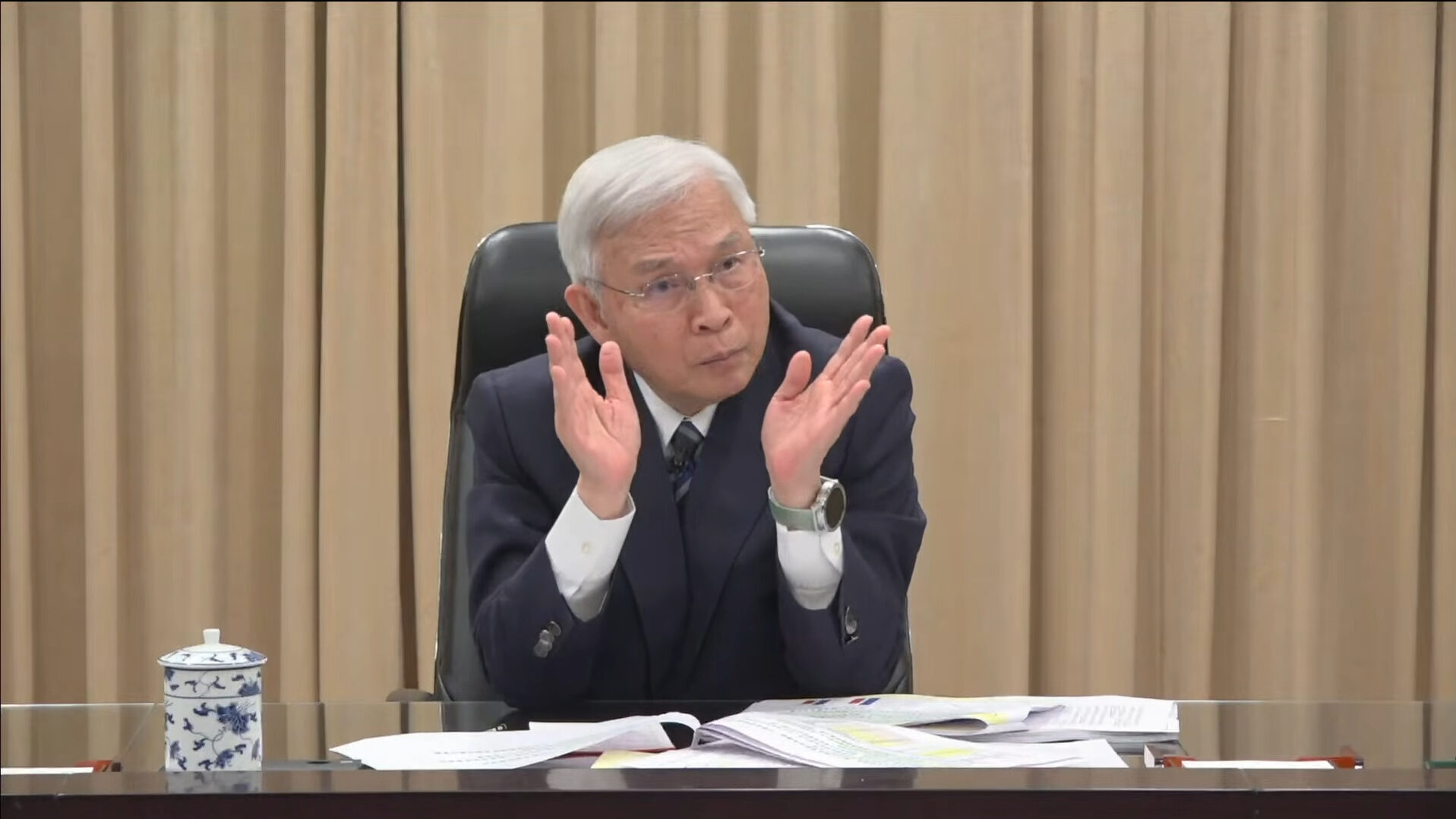 不打房了？央行總裁楊金龍：房市選擇性信用管制就到這裡