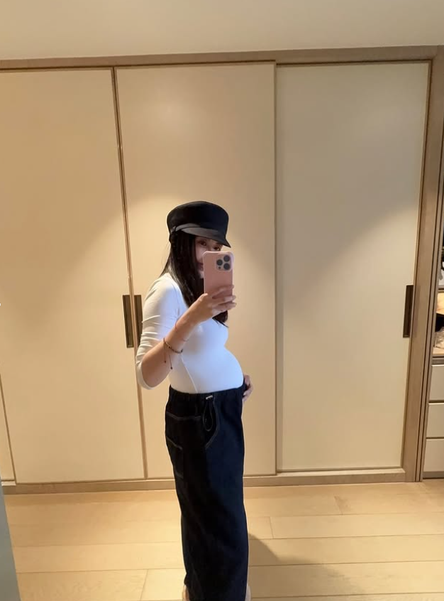 愷樂分享懷孕照片。(圖/翻攝愷樂IG)
