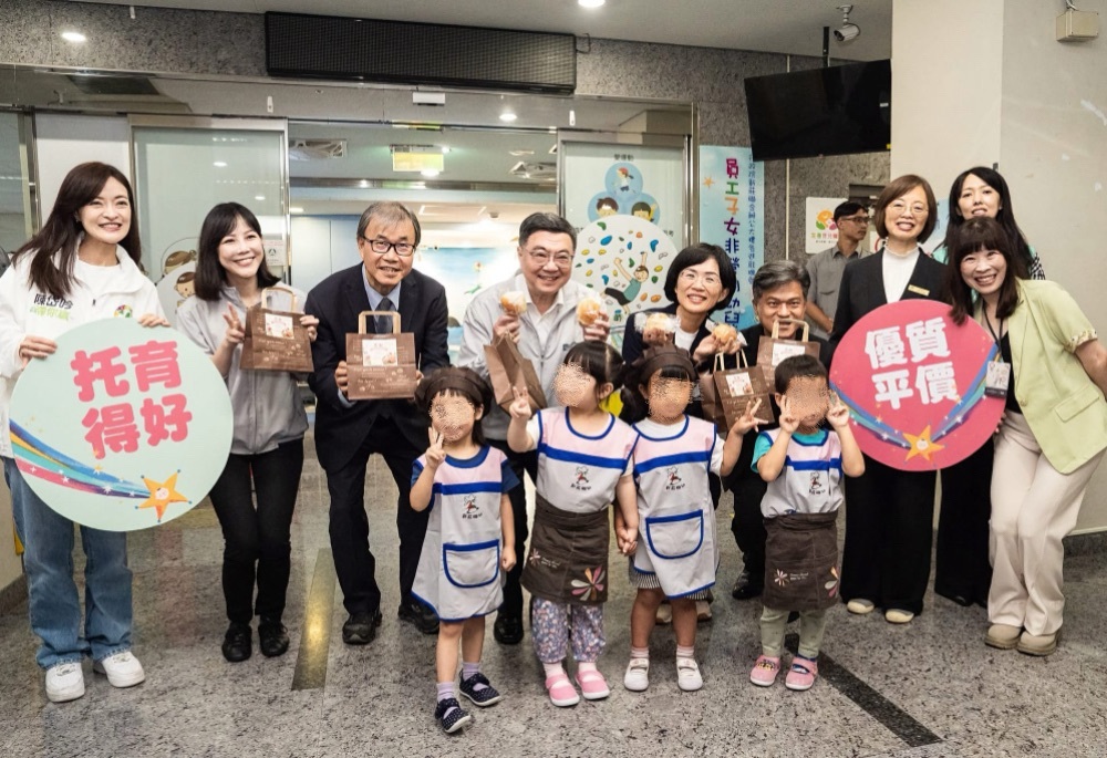 陪卓榮泰訪視非營利幼兒園 蘇巧慧提3大政見當家庭後盾 197 248260610a06