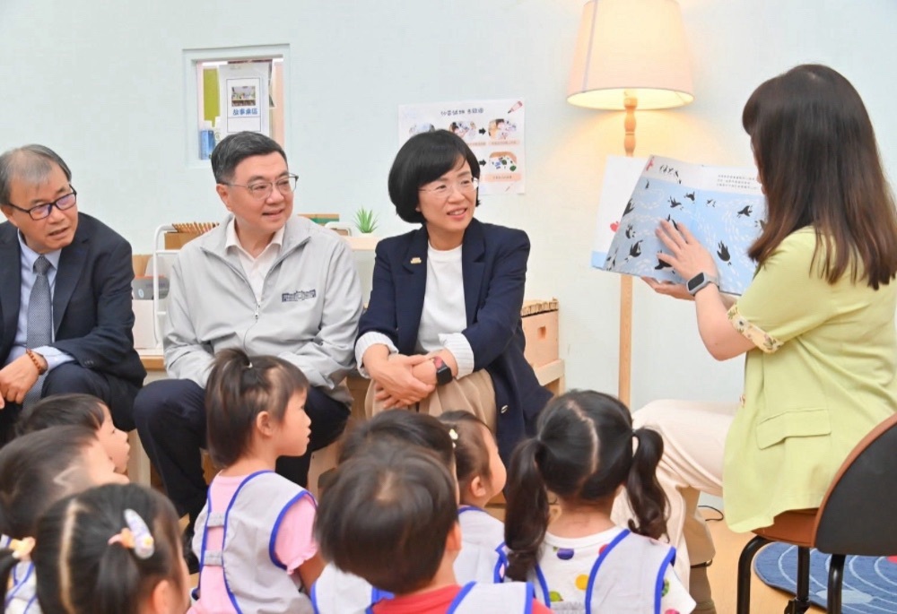 陪卓榮泰訪視非營利幼兒園 蘇巧慧提3大政見當家庭後盾 198 248260610a07
