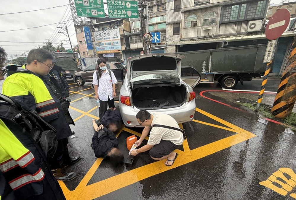 溯源查詐欺面交車手 2嫌北上桃園再到府收款被逮 200 cnews204260610a01