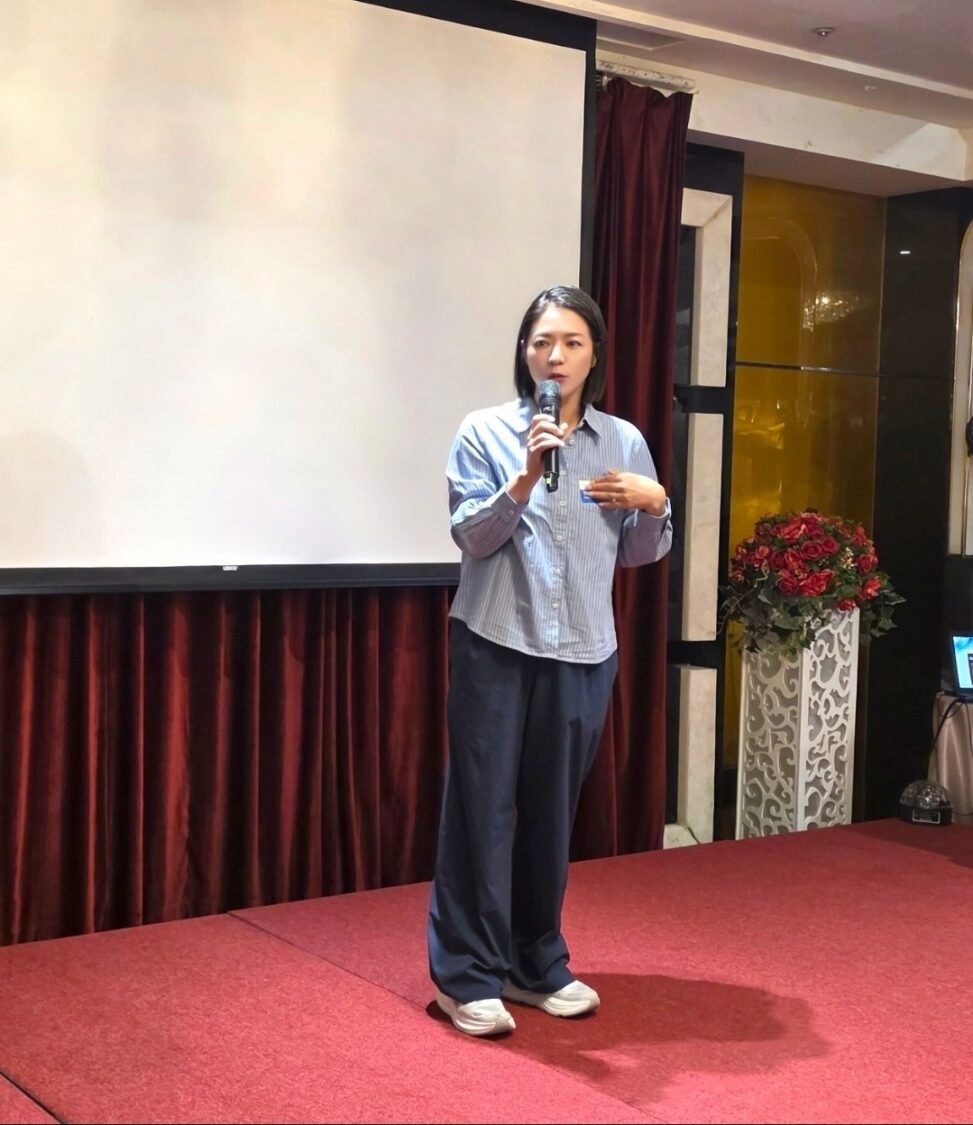 張碩芳議員肯定桃園品酒扶輪社，長期結合企業與社會資源投入公益。（圖／記者 趙靜姸攝）