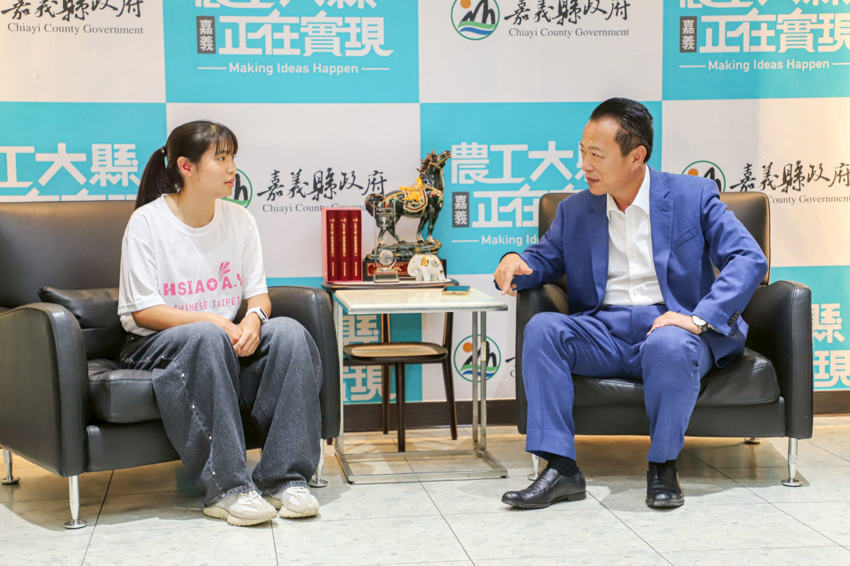 嘉義縣長翁章梁今11日邀請蕭安宇至縣長室茶敘交流/縣府提供