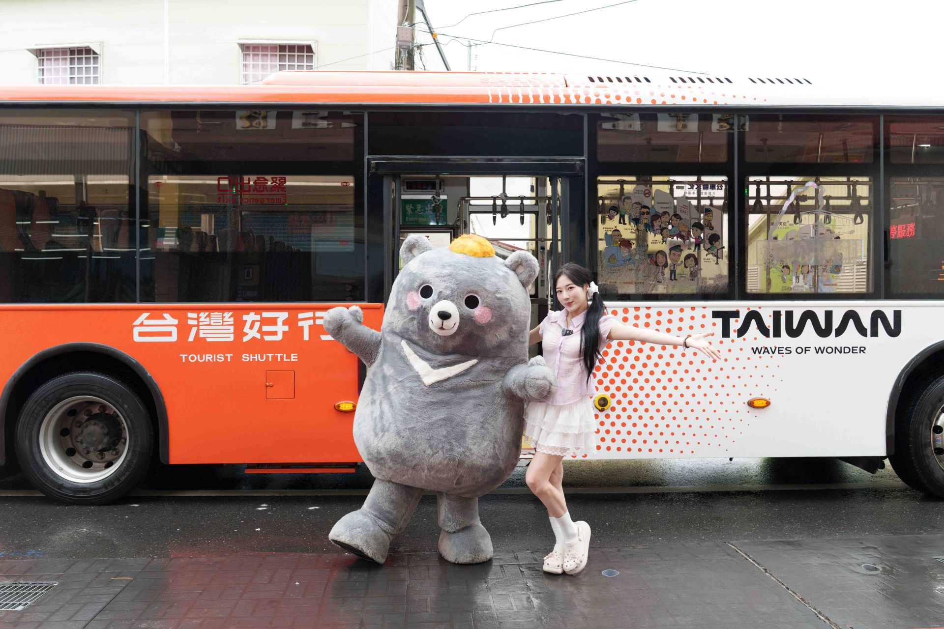 ▲▼車內許多灰熊熊讓大小朋友都愛(圖/記者王俊勝 翻攝)2
