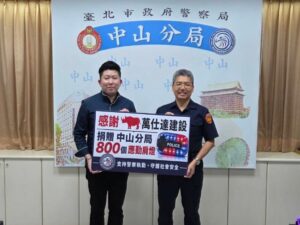 守護人民保姆安全 萬仕達建設於警察節前夕捐贈中山分局800個警用肩燈 43 %E4%B8%80 54 300x225 1