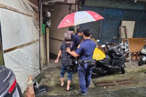婦人雨中跌倒體力不支 暖警即時援助護送返家 44 MEITU 20260611 104521250 300x200 1