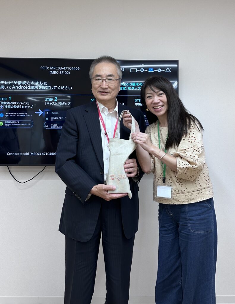 大阪「APacCHRIE 2026」國際年會 東海大學大一生發表研究成果 35 %E5%9C%96%E8%AA%AA%E4%B8%89%E5%BC%B5%E4%BA%A6%E9%A8%8F%E4%B8%BB%E4%BB%BB%E8%AA%AA%E6%96%B0%E4%B8%96%E4%BB%A3%E7%9A%84%E8%A6%96%E9%87%8E%E4%B8%8D%E6%87%89%E8%A2%AB%E4%BE%B7%E9%99%90%E5%9C%A8%E6%95%99%E5%AE%A4%E8%AA%B2%E5%A0%82%E8%A3%A1%E5%9C%96%E5%B7%A6%E7%82%BA%E6%97%A5%E6%9C%ACUHA%E5%91%B3%E8%A6%BA%E7%B3%96%E5%A4%A7 791x1024 1