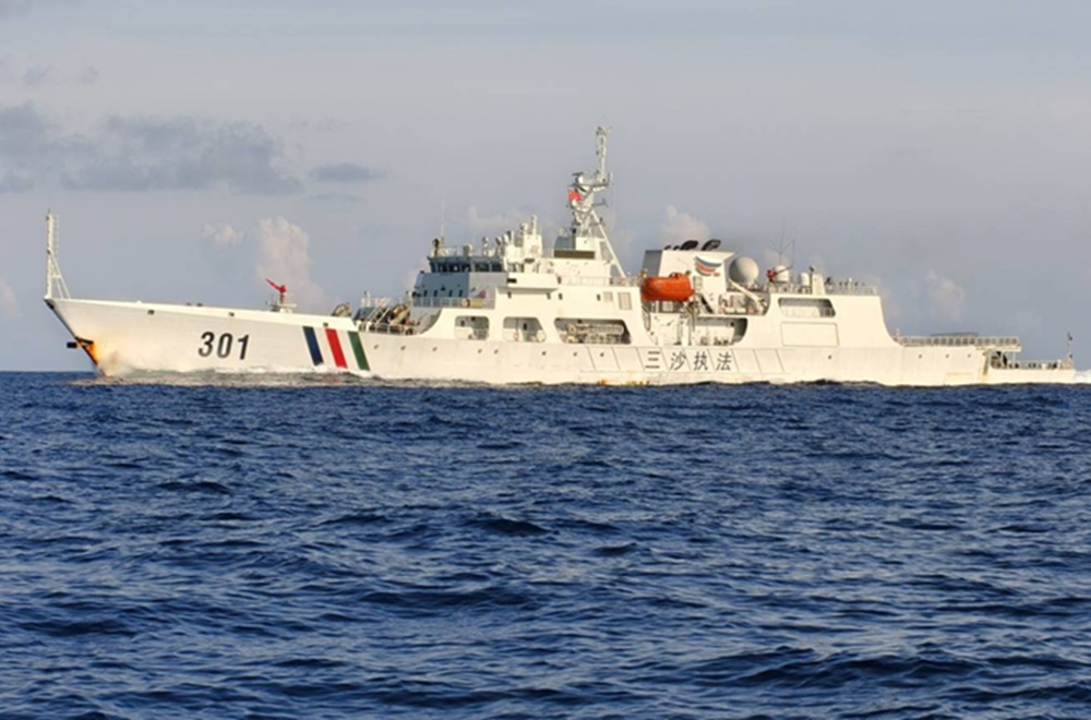 中國公務船硬闖太平島禁止水域 海巡署強力驅離並嚴正譴責 272 cnews204260611a06