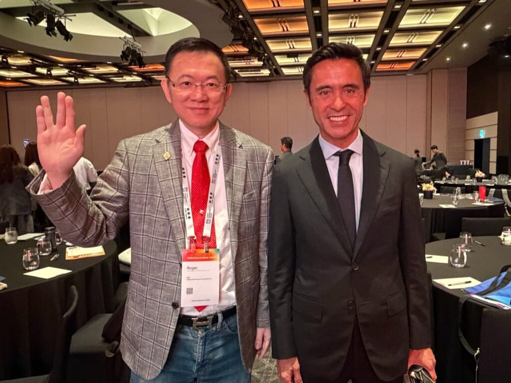 周龍鴻與 PMI 總裁 Le Manh 合照。（圖／長宏專案管理顧問公司）