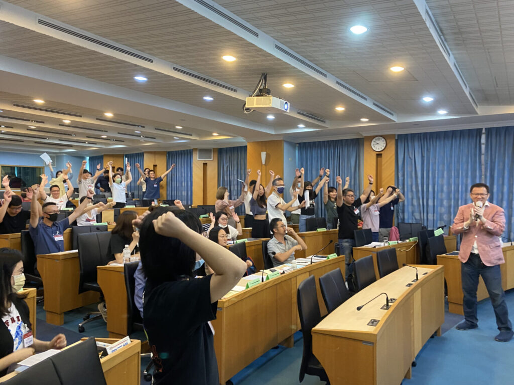 周龍鴻為台灣培育2萬位 PMP的大型班級課程實照。（圖／長宏專案管理顧問公司）