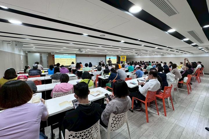 聚焦「高雄出發」世紀之星河輪 可樂旅遊南區同業推介會 搶攻高端商機