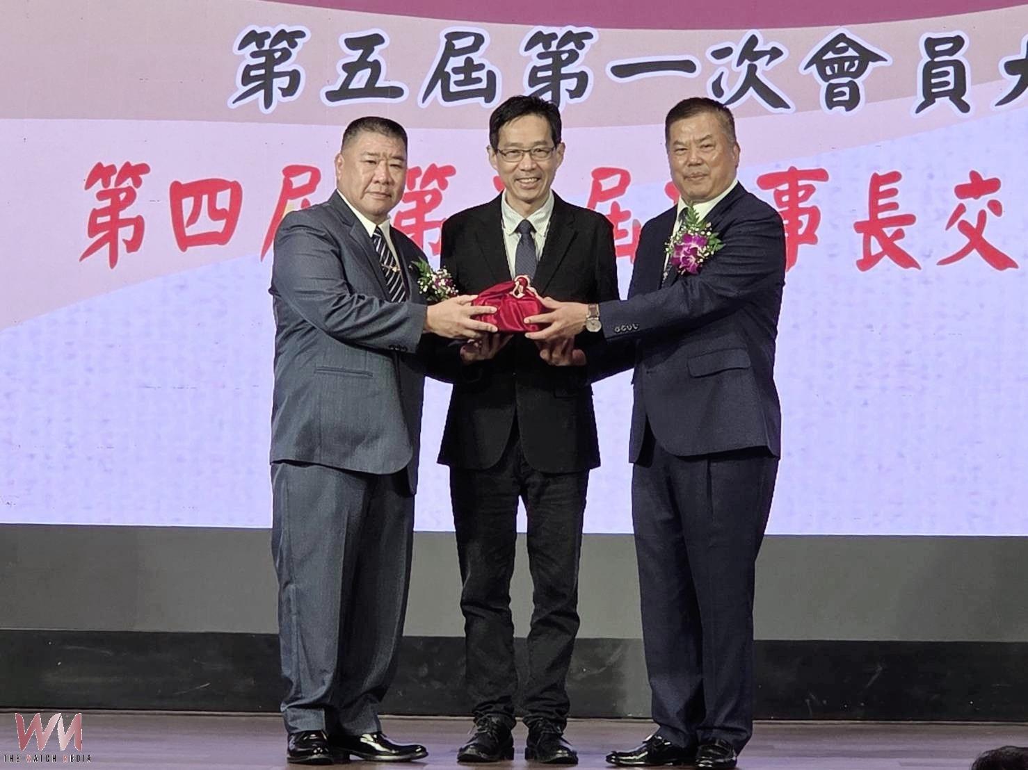 台中市工商協進會理事長交接 市府攜手產業共創台中經濟新榮景 - https://www.watchmedia01.com