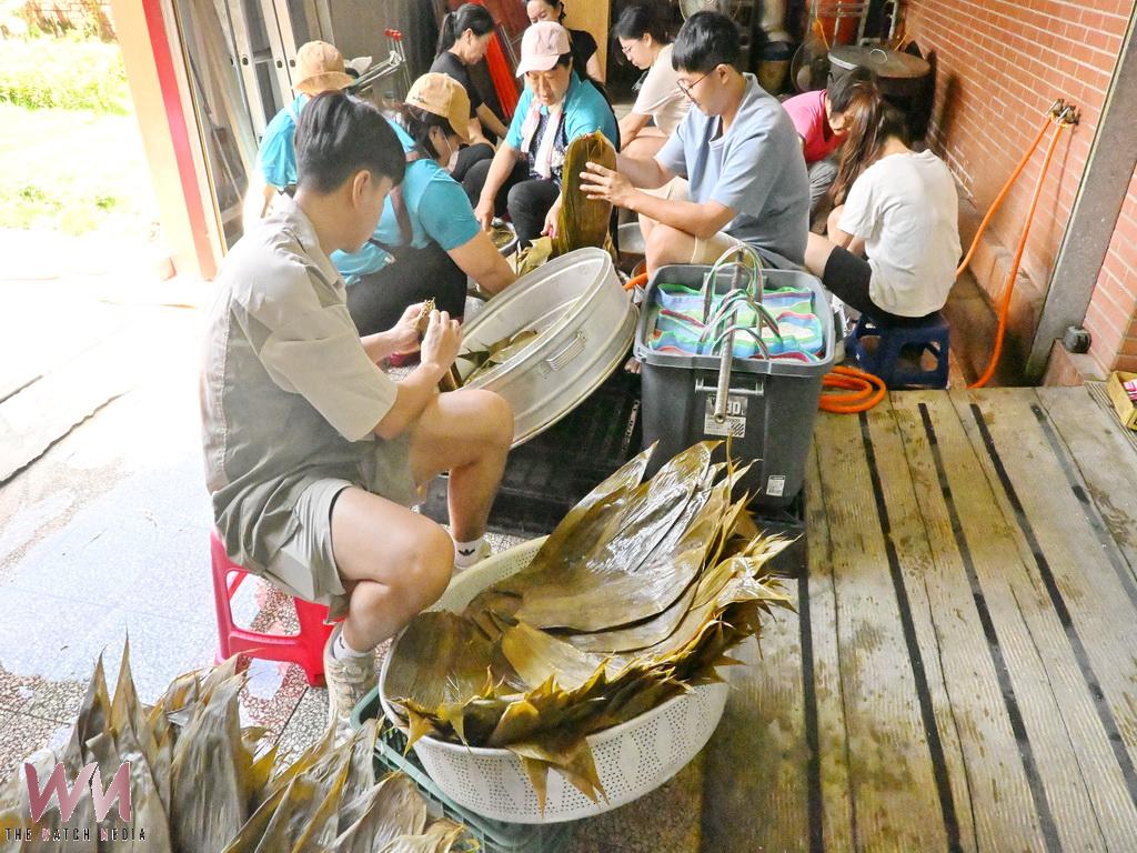粽葉飄香傳溫情 圓林食物銀行號召志工端午前夕綁粽送暖 - https://www.watchmedia01.com
