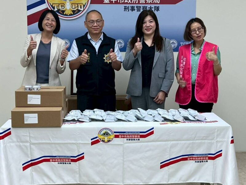 圖文:中市警9天查獲108件 快篩照亮毒駕黑數 民間捐500劑試劑力挺執法。