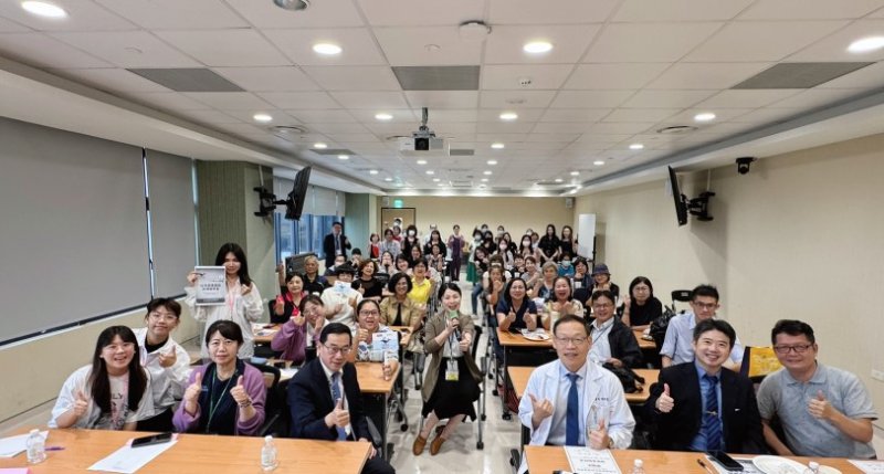 落實「健康台灣」策略!高雄秀傳舉辦健康識能認證研習會,聚焦醫護溝通與健康識能提升