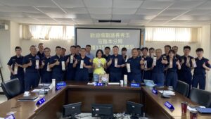 警察節前夕送暖 基隆市警友會第三辦事處致贈客製保溫杯慰勉警察同仁 58 1781233105903