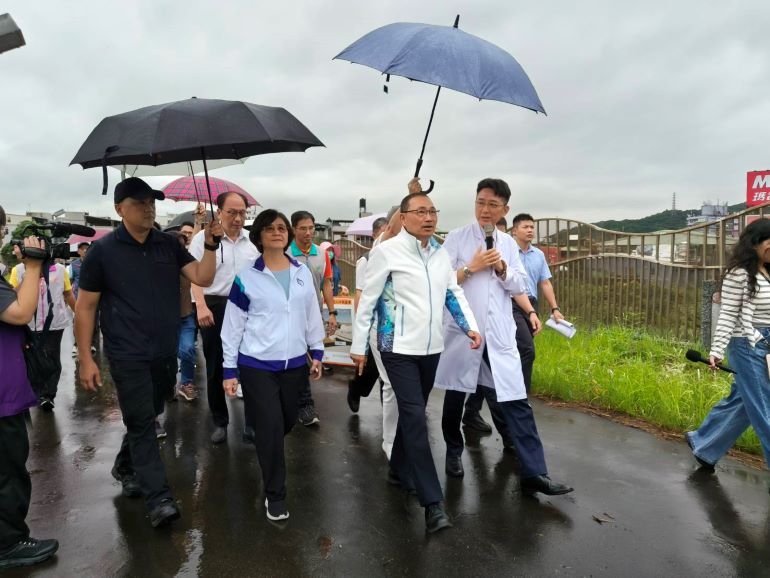行動治理進新莊 侯友宜強調文化保存與公共安全並重 33 《圖說》侯友宜市長前往衛生福利部樂生療養院關心文化資產保存與再利用情形。〈民政局提供〉