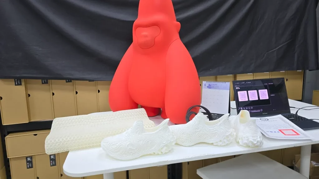 李旻宸表示,當初選擇鞋類產品,是希望讓3D列印技術真正走入日常生活。(圖/陳惠玲攝影)