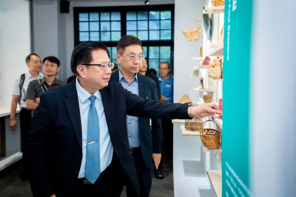 《潤物》 展區展示竹材如何融入工藝、美學與居家空間，引領民眾走進竹材從產地到生活的旅程。