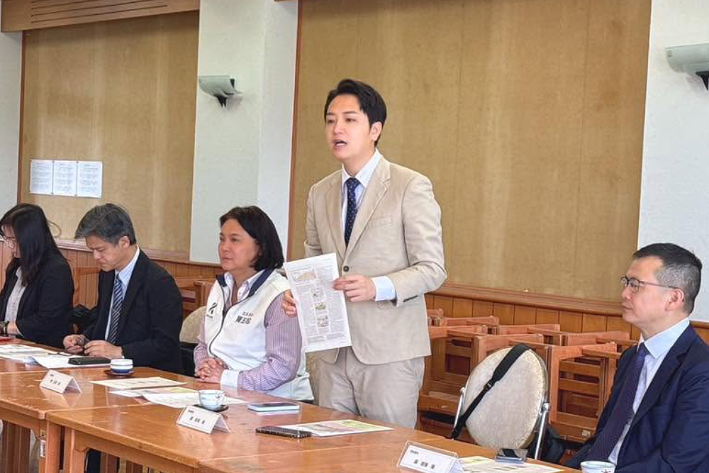 自費考察日本營養午餐遭指不審預算 羅廷瑋:議事錄上早有安排 214 自費考察日本營養午餐遭指不審預算 羅廷瑋:議事錄上早有安排 213