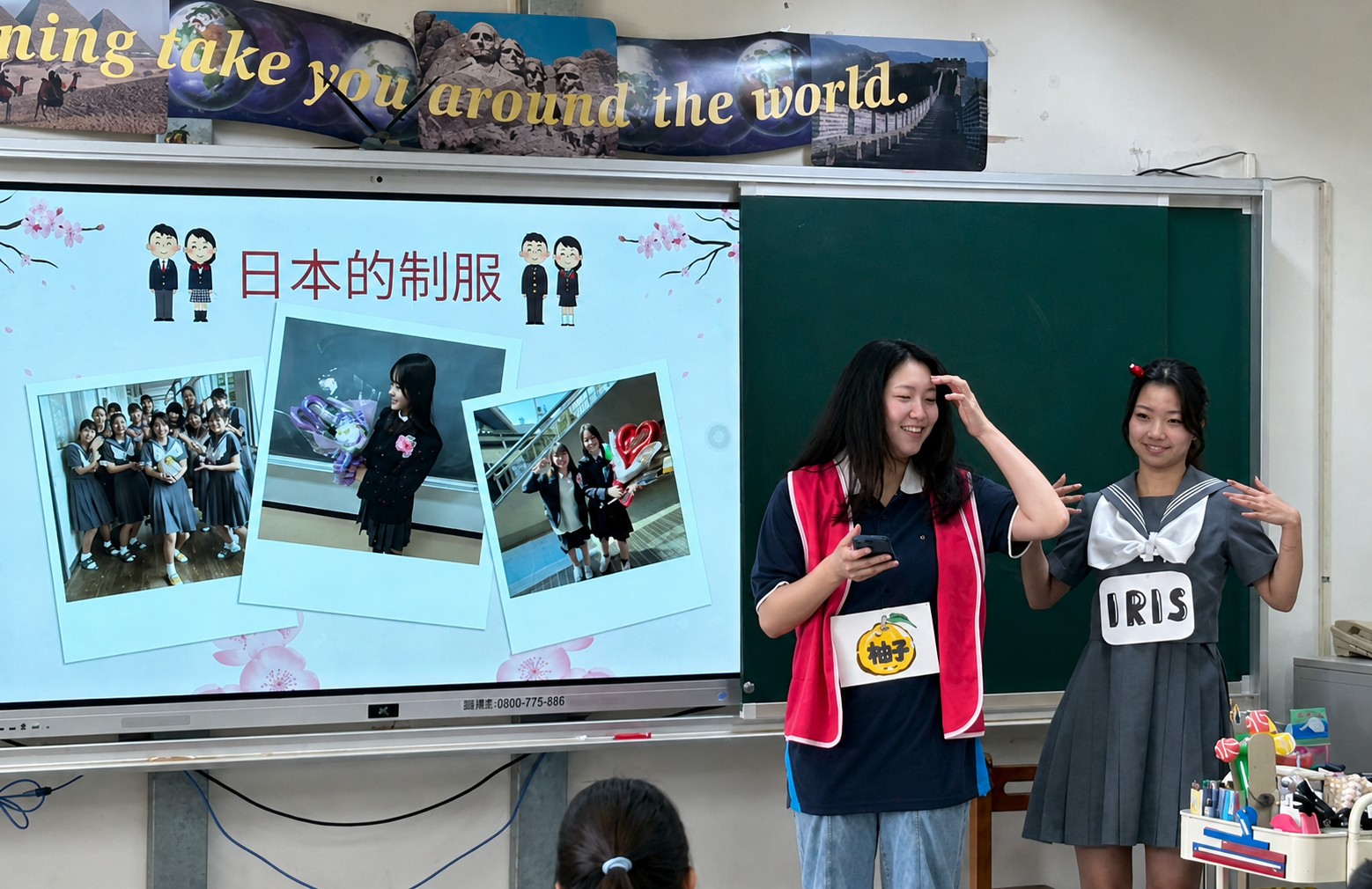 中原大學推動服務學習結合文化交流 境外生分享家鄉故事 04 中原大學日籍境外生德永絢姬透過制服與校園生活介紹,帶領學童認識日本學生的日常 0