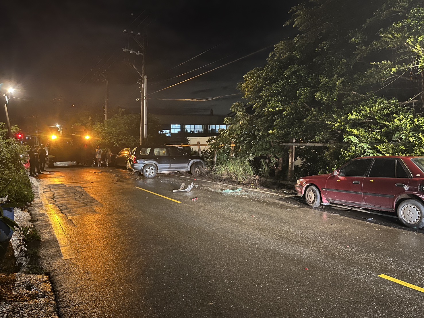 楊梅電研路5汽車停路邊遭軍車橫掃 原因曝光 S 84861087 0