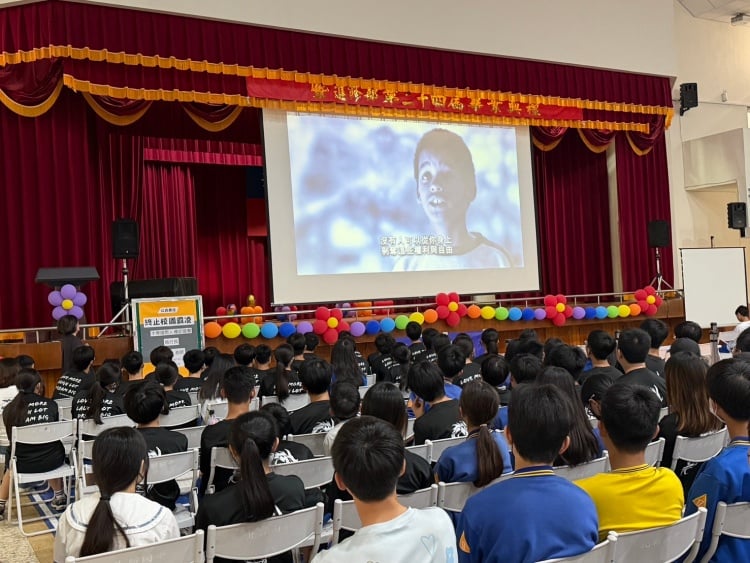 ▲中華國際人權促進會前往台中市北新國中舉辦「公民責任終止校園霸凌」人權教育講座。