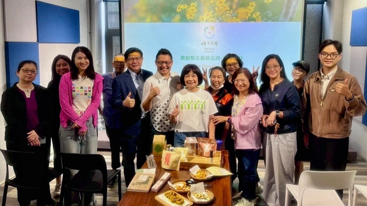 ▲台灣地方創生基金會近日舉辦地創夥伴分享會,邀請來自雲林的地創團隊「峰禾日秝」創辦人高聖峰(左六),分享他的地方創生歷程。