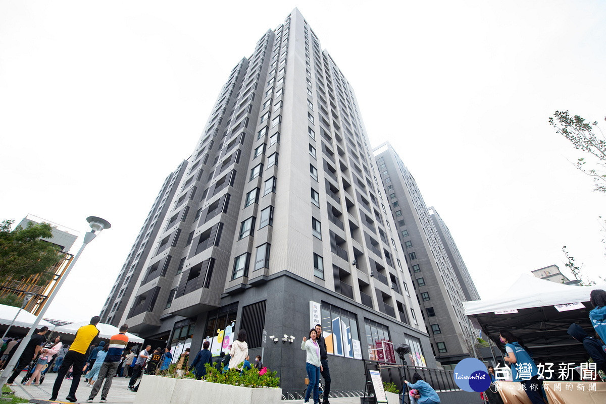 「中壢一號社宅」拿下「2026全球卓越建設獎」合宜住宅類銀獎。<br /><br />