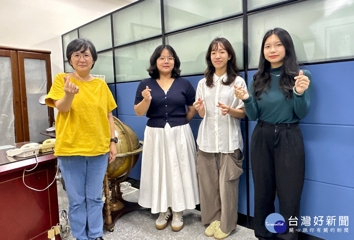 由暨大國際文教與比較教育學系主任鄭以萱老師(左一)所指導的暨大青年海外(泰緬邊境、菲律賓)和平志工團隊。(暨大提供)