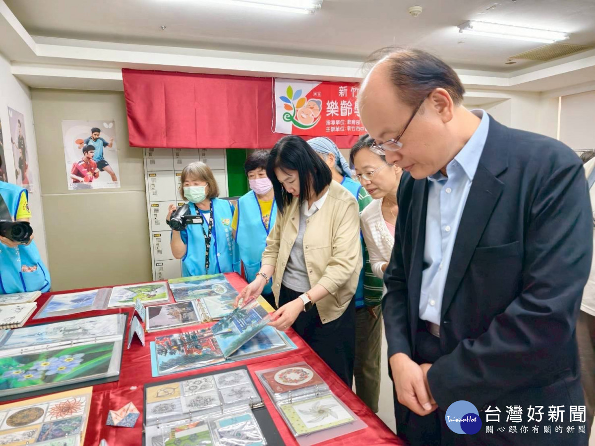 參觀動靜態成果展示。